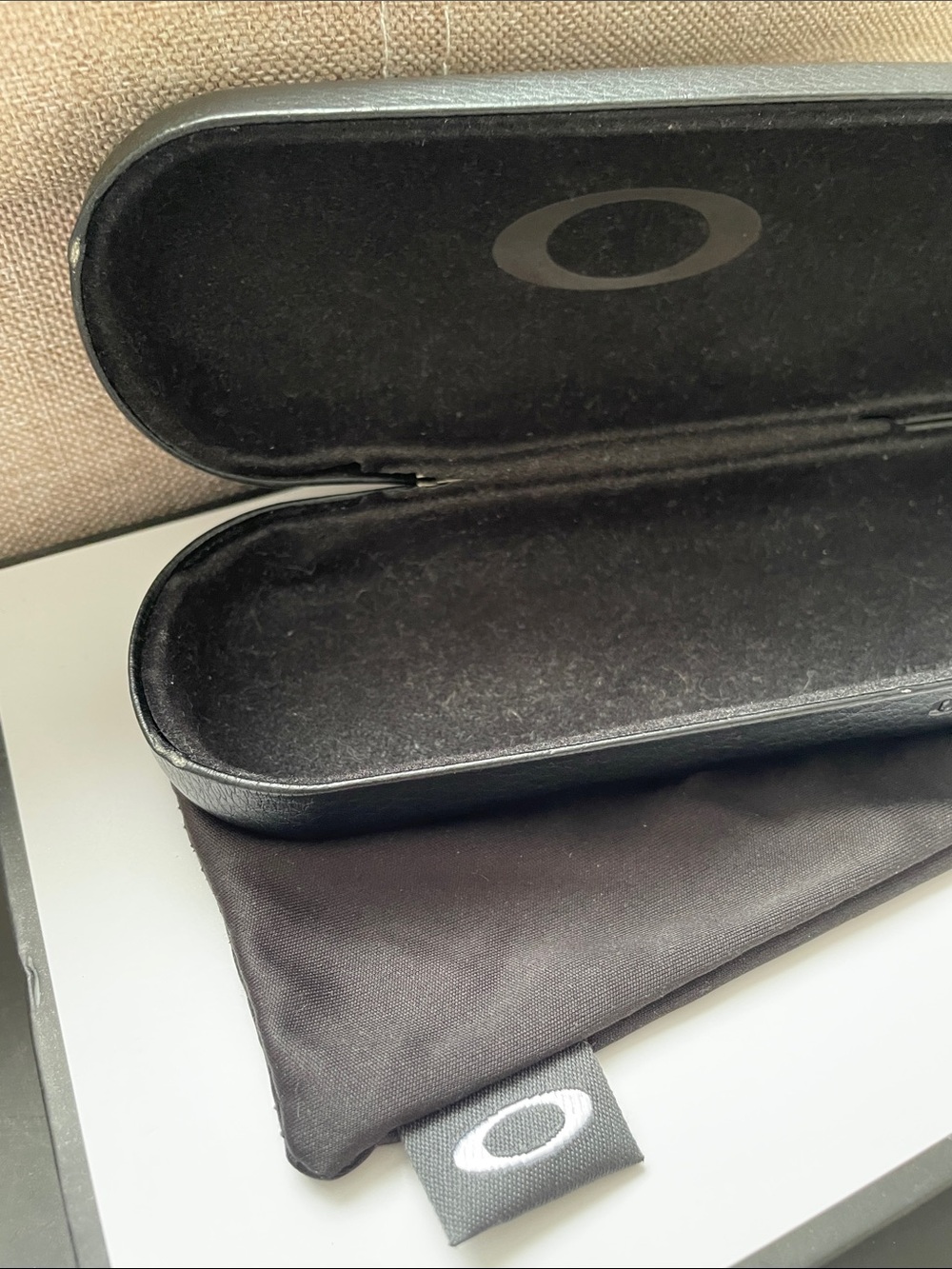 ✨Oakley Black Hard Sunglass / Glass Case with Black Microbag✨Preloved - Picture 3 of 6